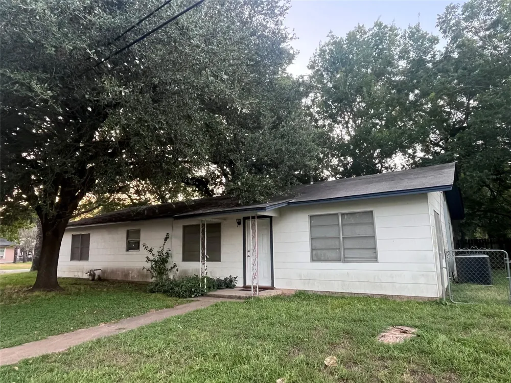 114 Irwin Columbus, TX 78934