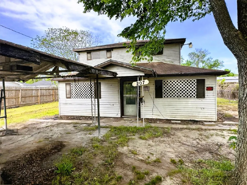 207 S 5th Street Highlands, TX 77562