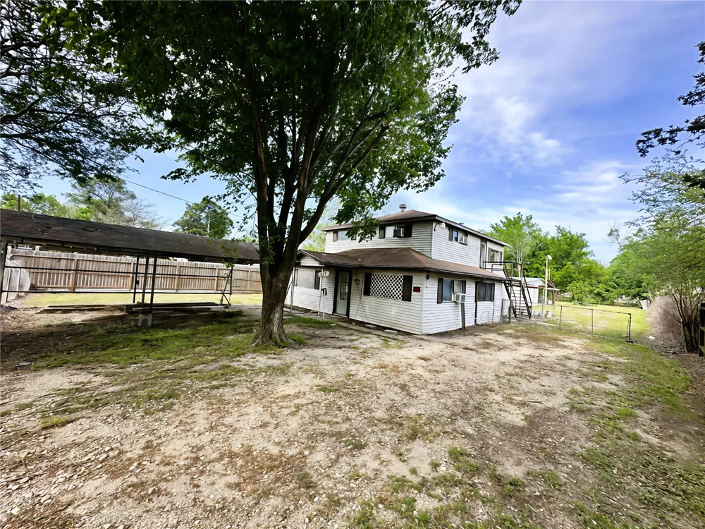 207 S 5th Street Highlands, TX 77562