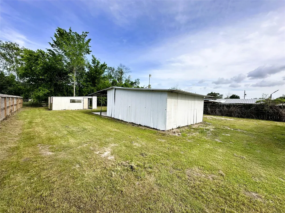 207 S 5th Street Highlands, TX 77562