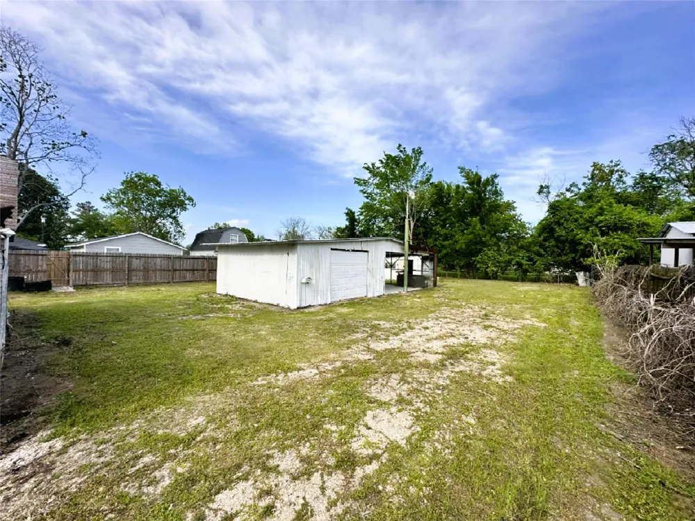 207 S 5th Street Highlands, TX 77562