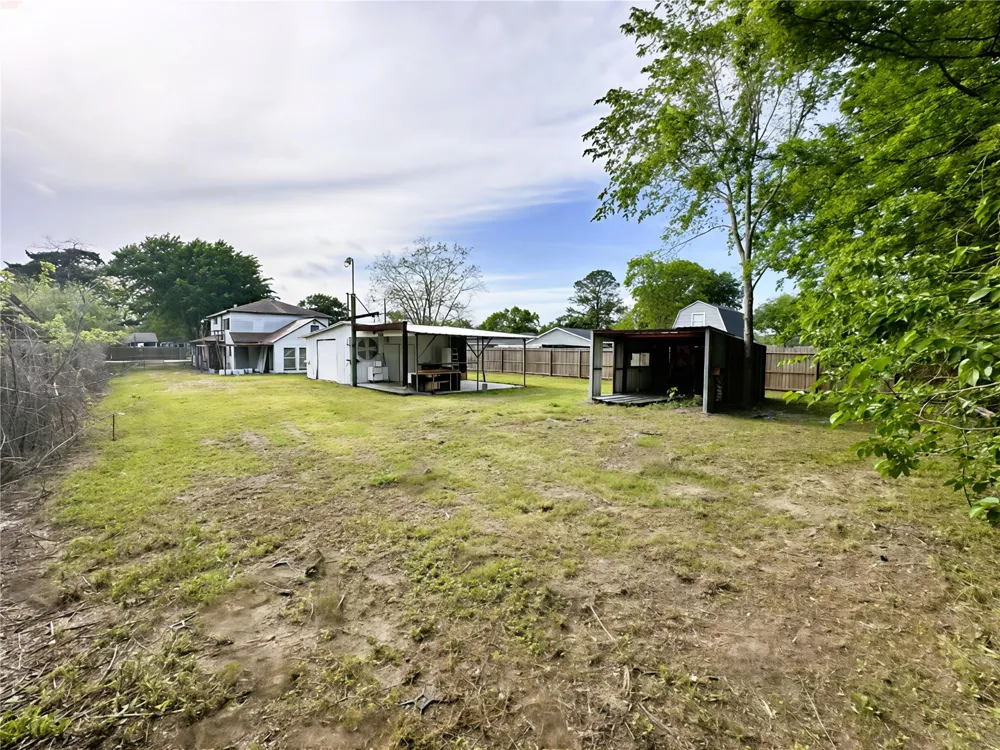 207 S 5th Street Highlands, TX 77562