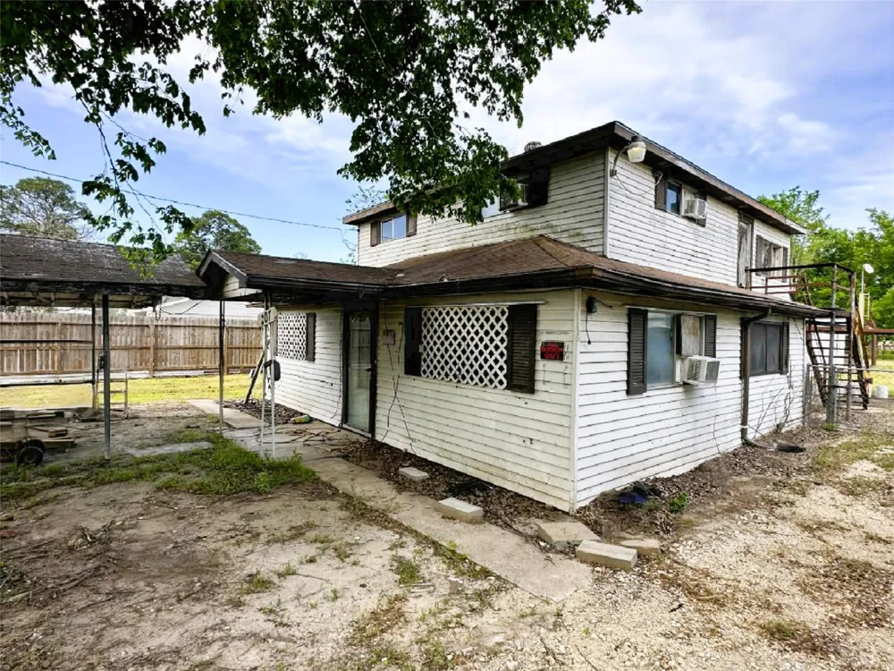 207 S 5th Street Highlands, TX 77562