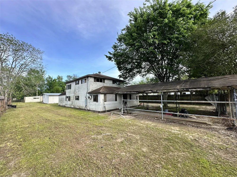 207 S 5th Street Highlands, TX 77562
