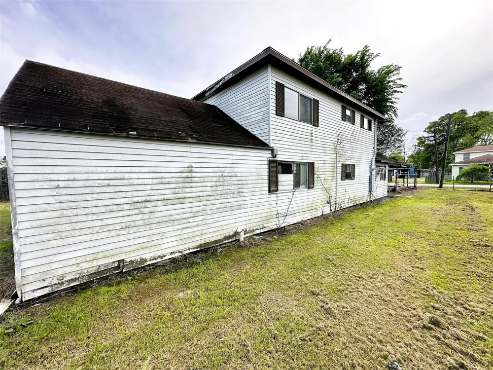 207 S 5th Street Highlands, TX 77562