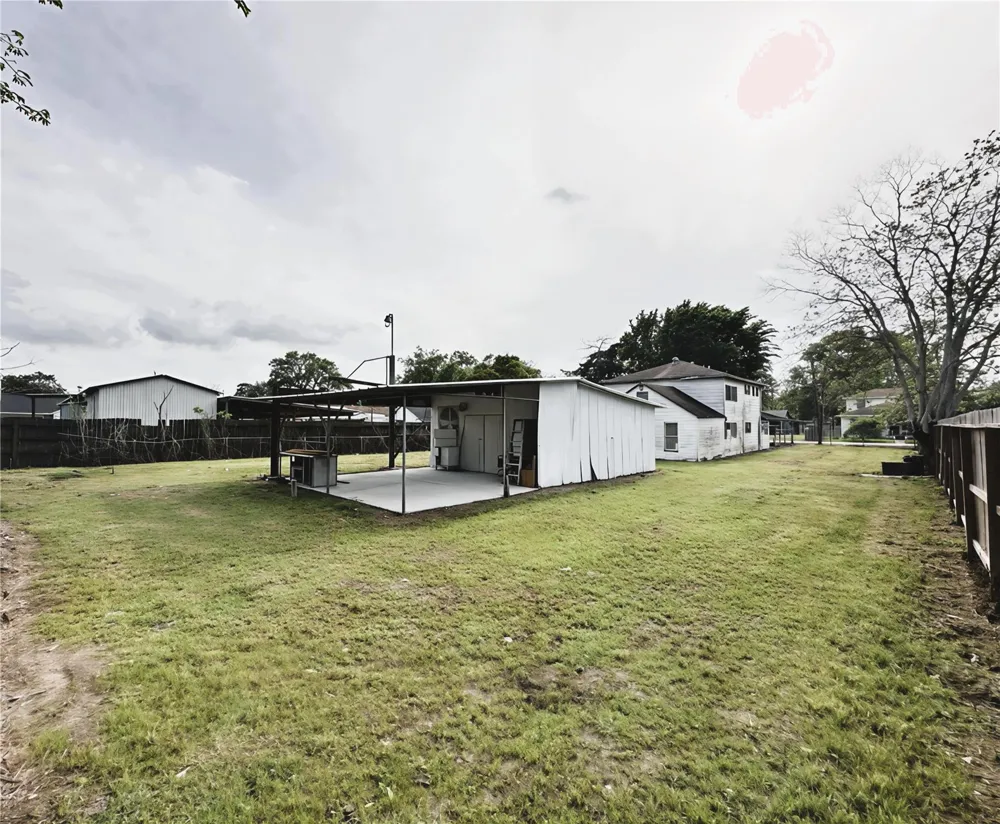 207 S 5th Street Highlands, TX 77562
