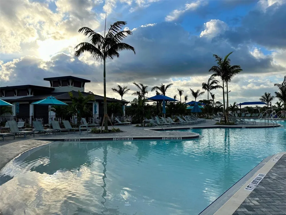12520 GALAPAGOS CT. #201 Venice, FL 34293