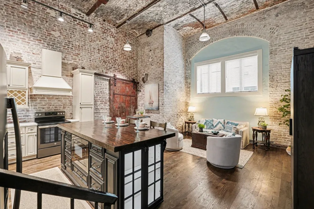 2400 Mechanic Street #101 Galveston, TX 77550