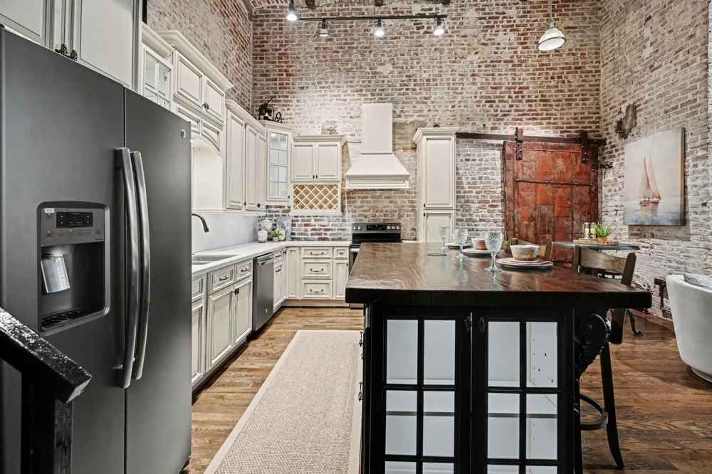 2400 Mechanic Street #101 Galveston, TX 77550
