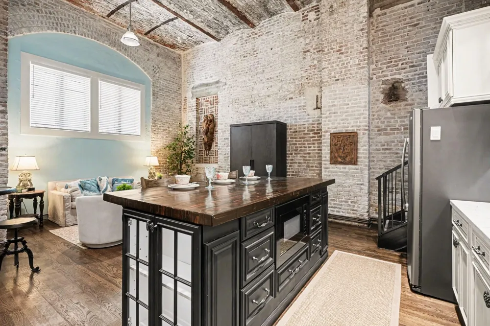 2400 Mechanic Street #101 Galveston, TX 77550
