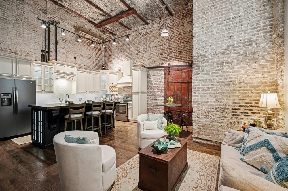 2400 Mechanic Street #101 Galveston, TX 77550