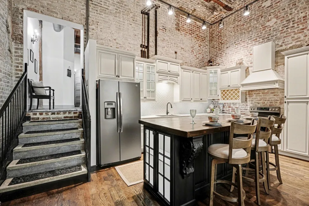 2400 Mechanic Street #101 Galveston, TX 77550