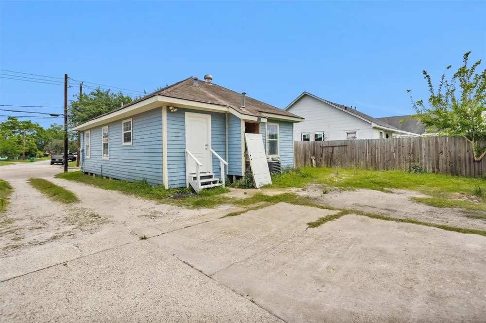 4522 Canal Street Houston, TX 77011