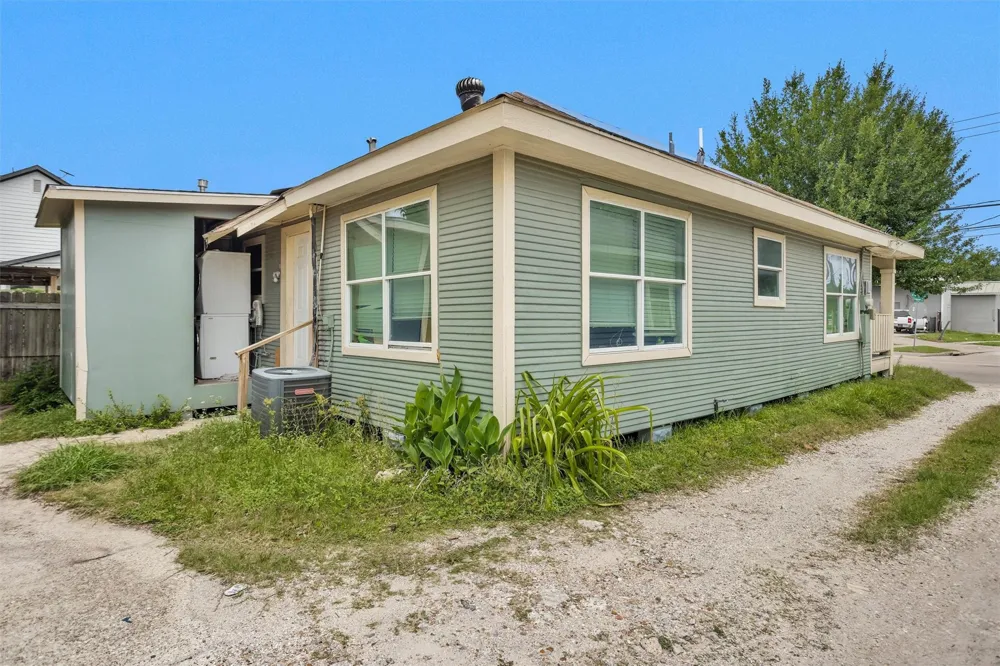 4522 Canal Street Houston, TX 77011