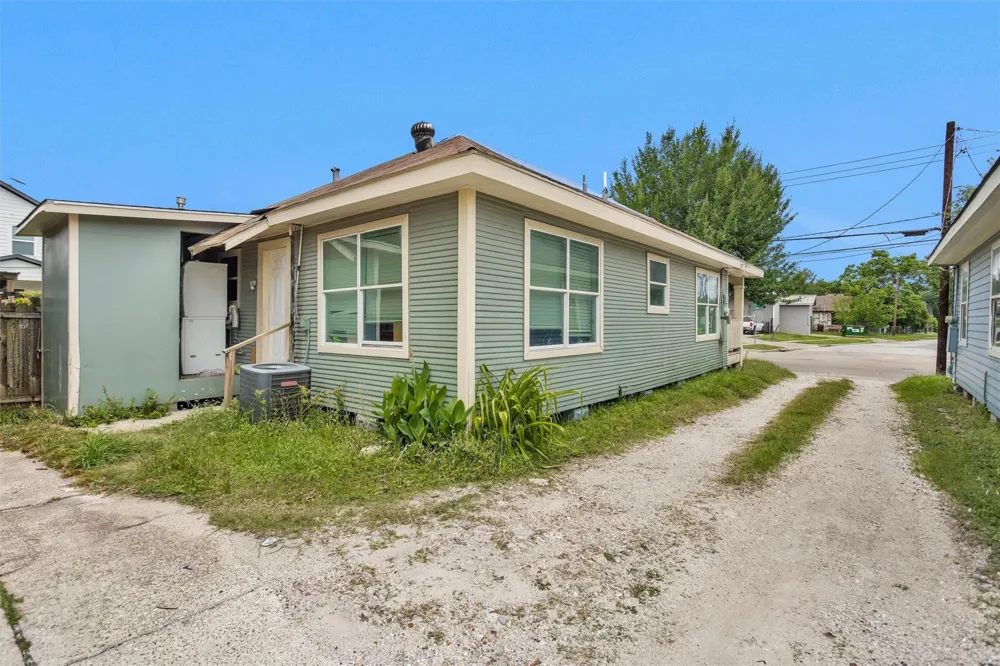 4522 Canal Street Houston, TX 77011