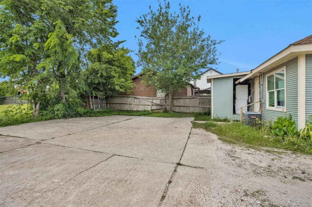 4522 Canal Street Houston, TX 77011