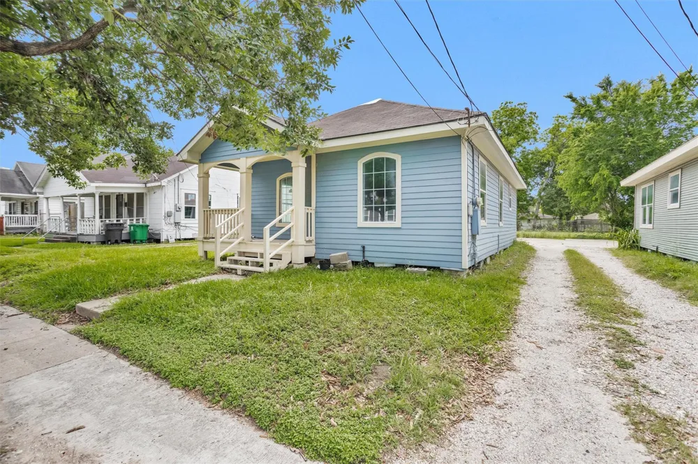 4522 Canal Street Houston, TX 77011