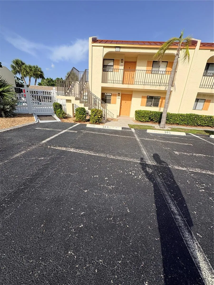 16340 DUBLIN CIRCLE #101 Fort Myers, FL 33908