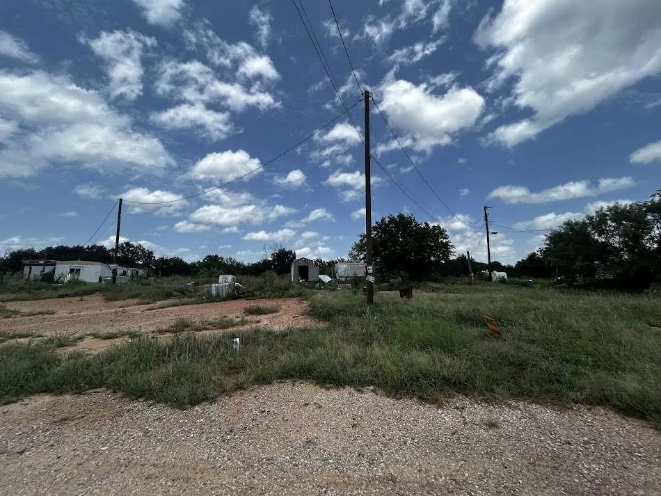 101 Trails End Circle Weatherford, TX 76086