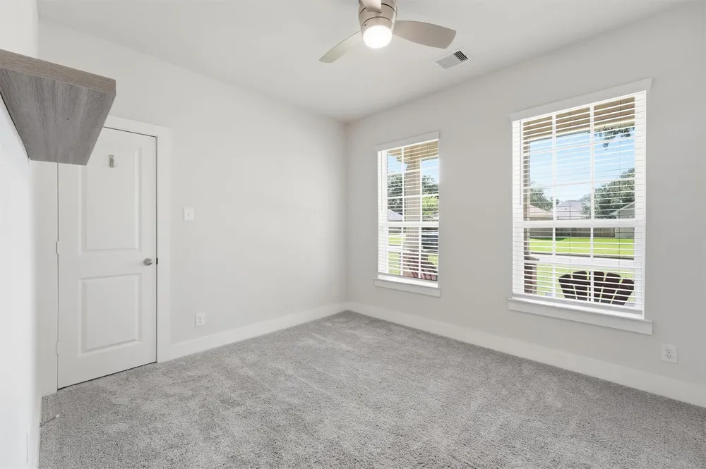 236 Woodhaven Drive West Columbia, TX 77486
