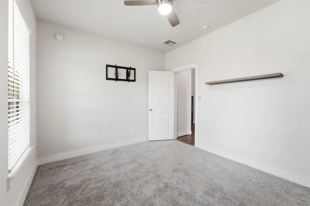 236 Woodhaven Drive West Columbia, TX 77486