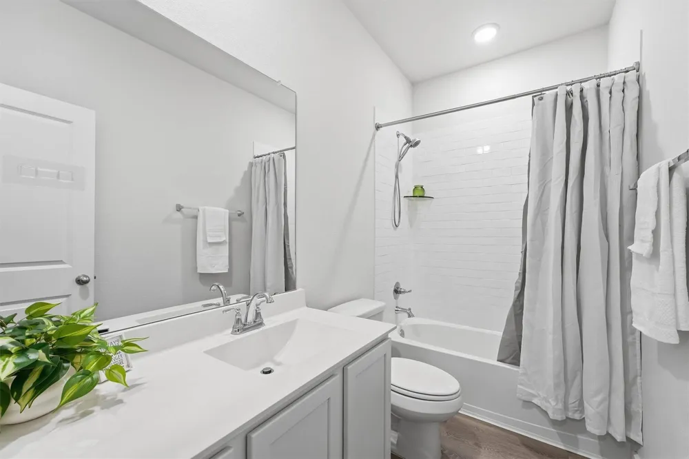 236 Woodhaven Drive West Columbia, TX 77486