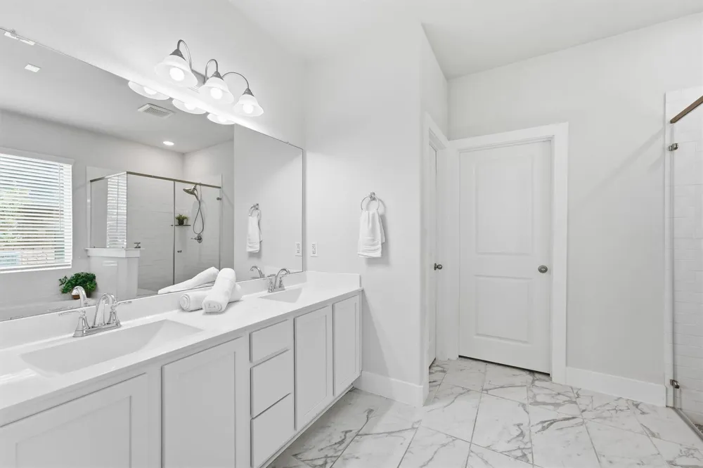 236 Woodhaven Drive West Columbia, TX 77486