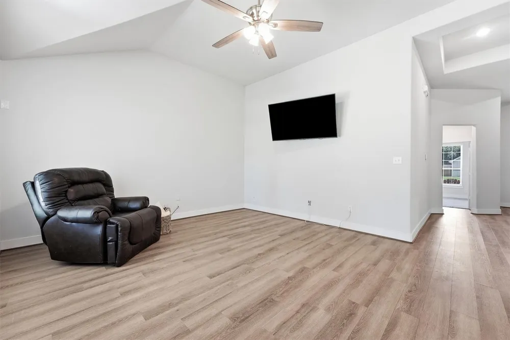 236 Woodhaven Drive West Columbia, TX 77486