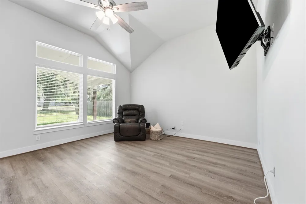 236 Woodhaven Drive West Columbia, TX 77486