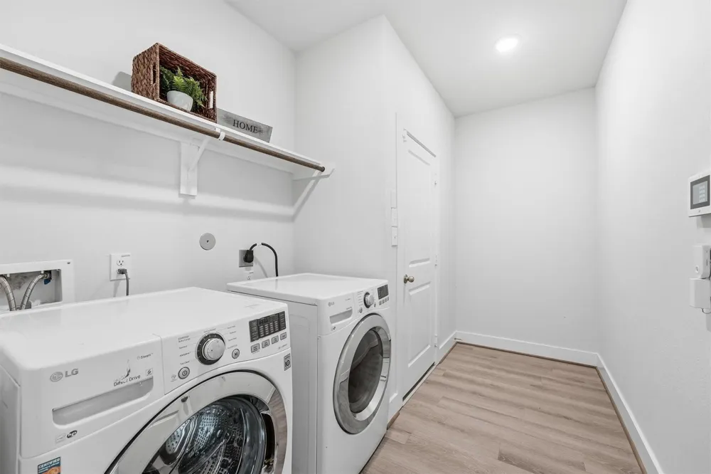 236 Woodhaven Drive West Columbia, TX 77486