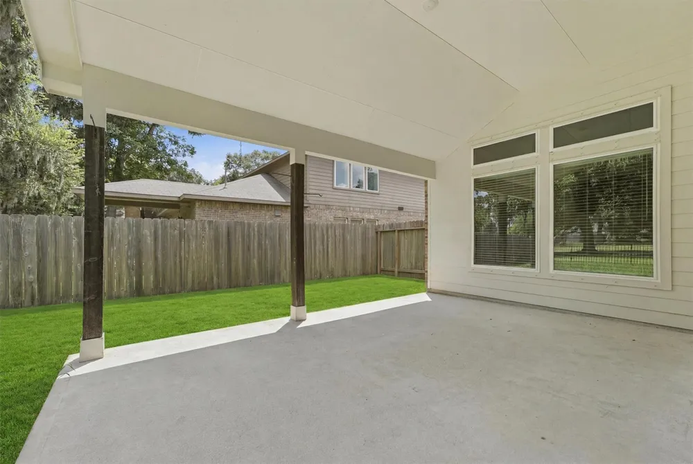 236 Woodhaven Drive West Columbia, TX 77486