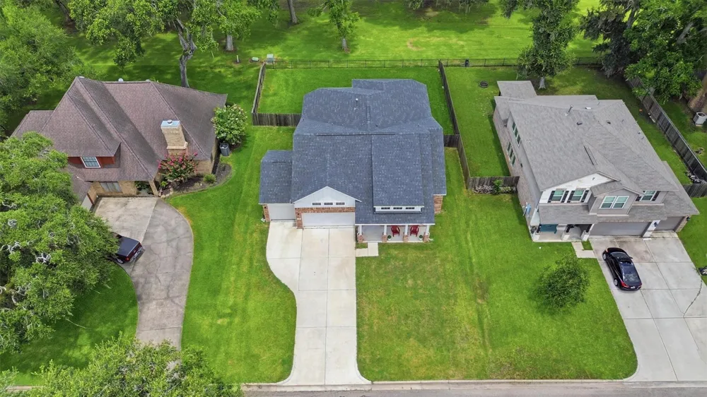 236 Woodhaven Drive West Columbia, TX 77486