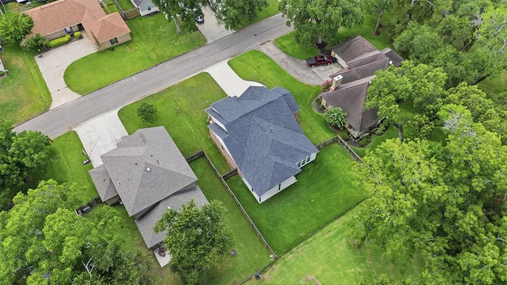 236 Woodhaven Drive West Columbia, TX 77486
