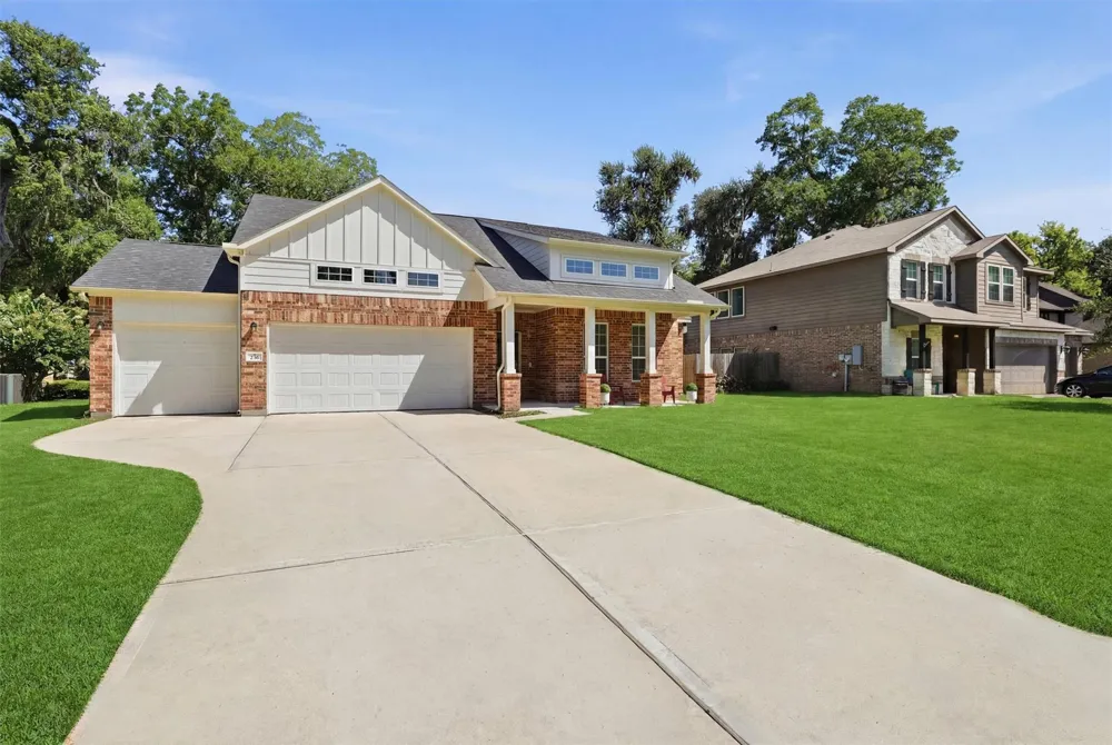 236 Woodhaven Drive West Columbia, TX 77486