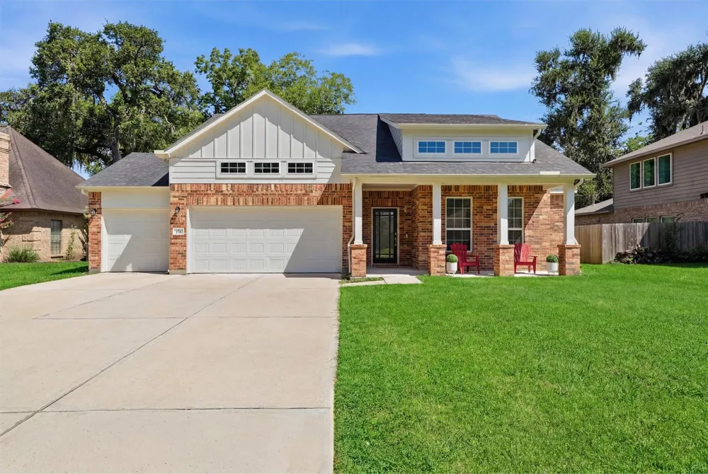 236 Woodhaven Drive West Columbia, TX 77486