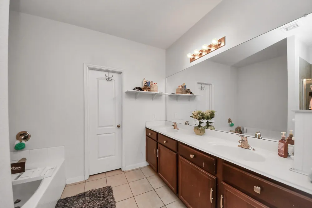 415 Hawks View Drive La Marque, TX 77568