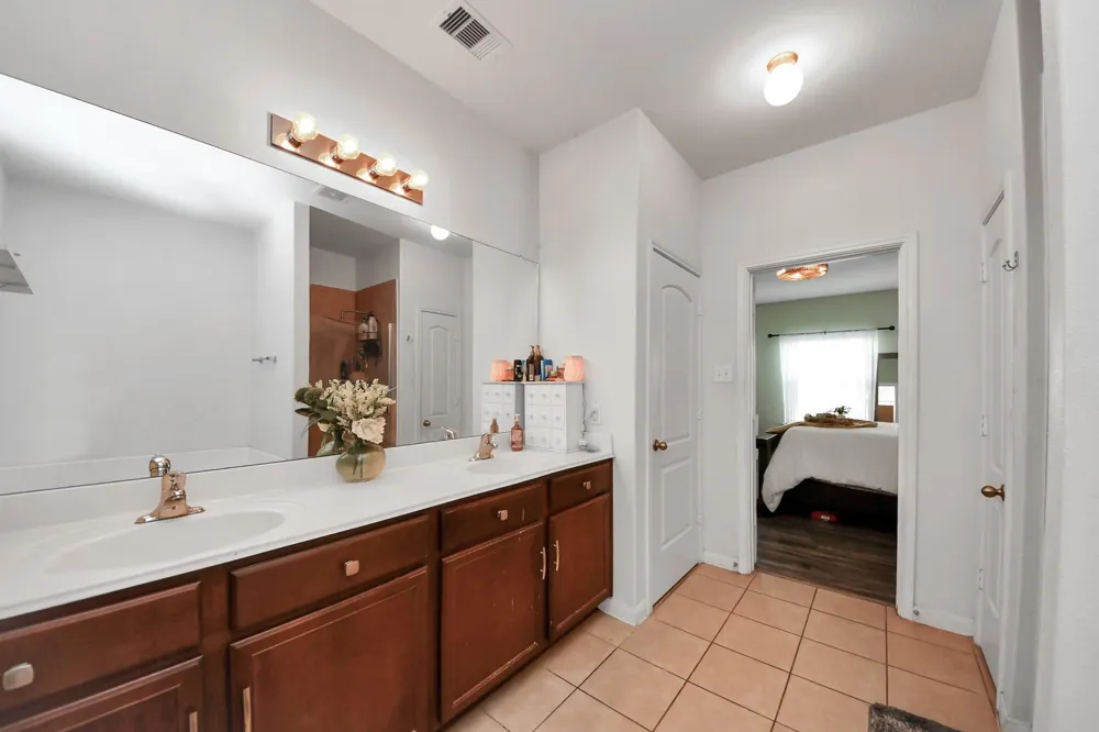 415 Hawks View Drive La Marque, TX 77568