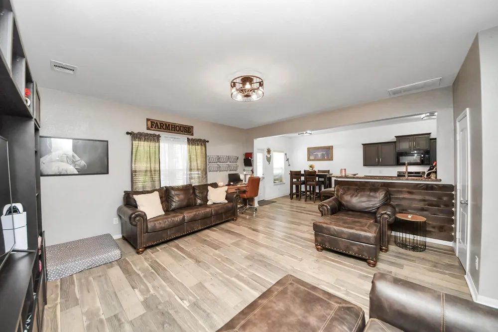 415 Hawks View Drive La Marque, TX 77568