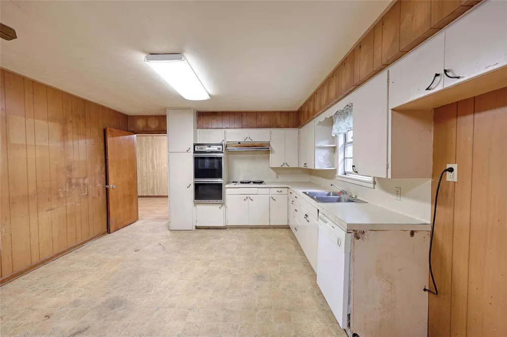 200 Young Street Hallettsville, TX 77964