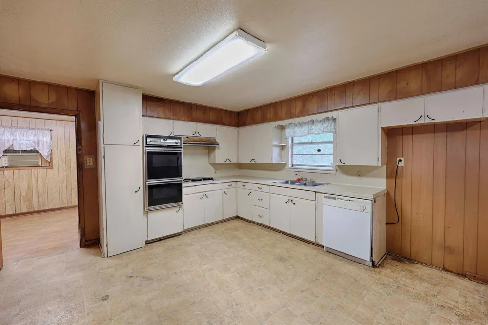 200 Young Street Hallettsville, TX 77964
