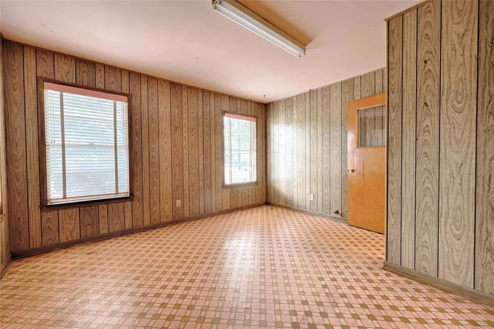 200 Young Street Hallettsville, TX 77964