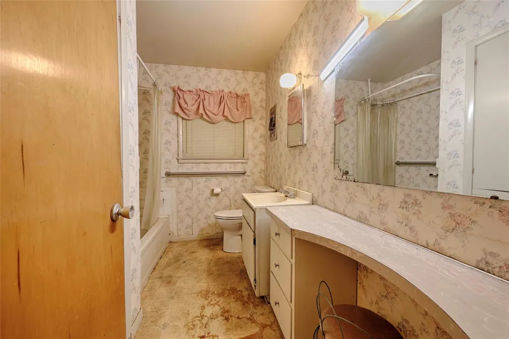 200 Young Street Hallettsville, TX 77964