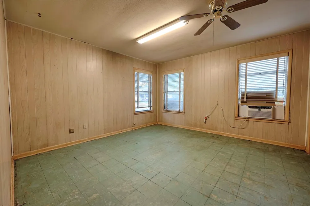 200 Young Street Hallettsville, TX 77964