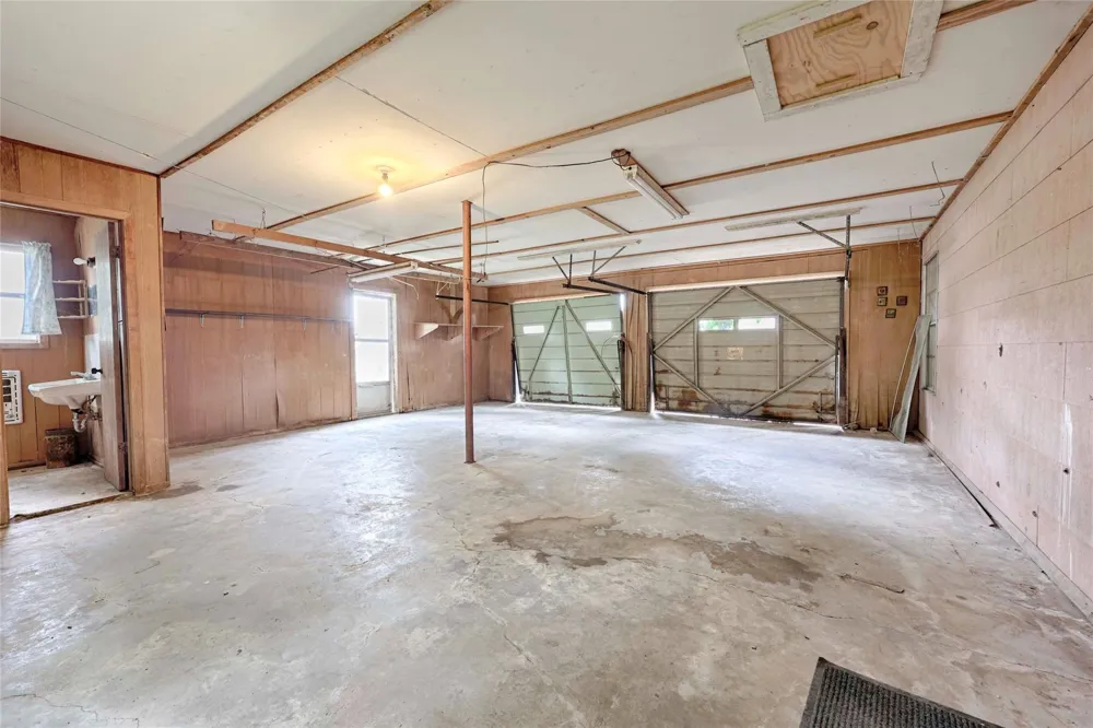 200 Young Street Hallettsville, TX 77964