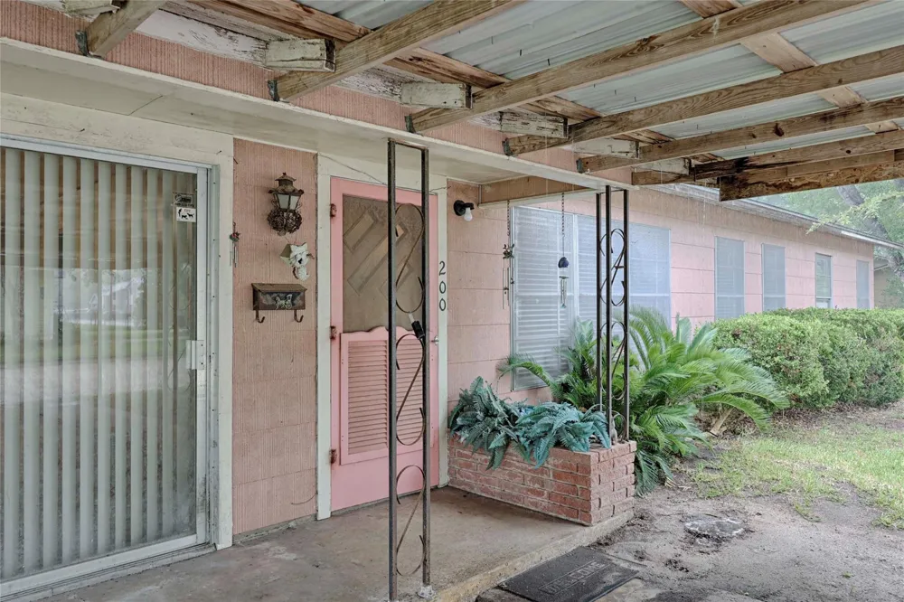 200 Young Street Hallettsville, TX 77964