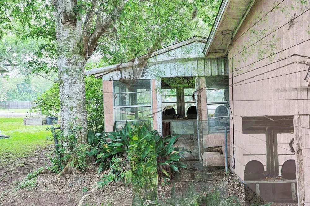 200 Young Street Hallettsville, TX 77964