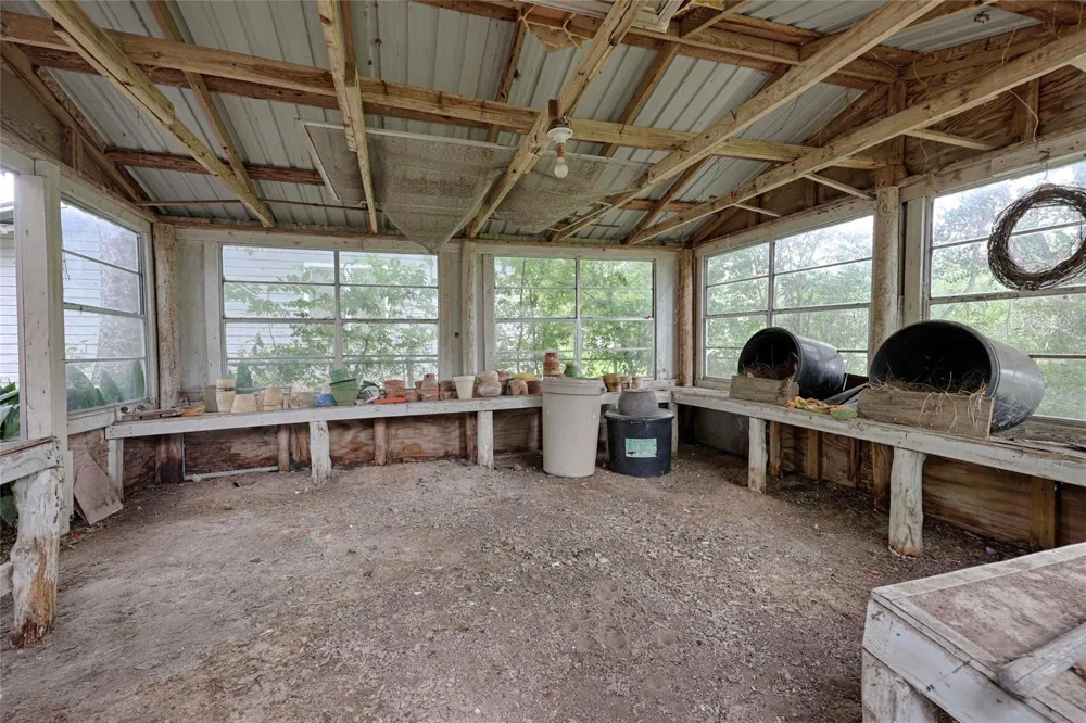 200 Young Street Hallettsville, TX 77964