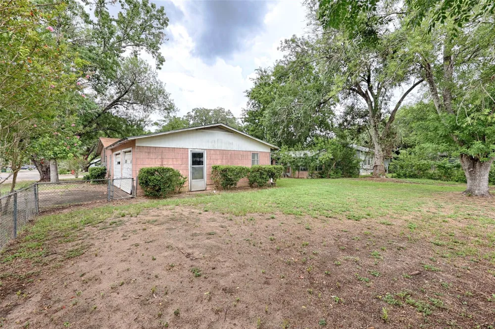 200 Young Street Hallettsville, TX 77964