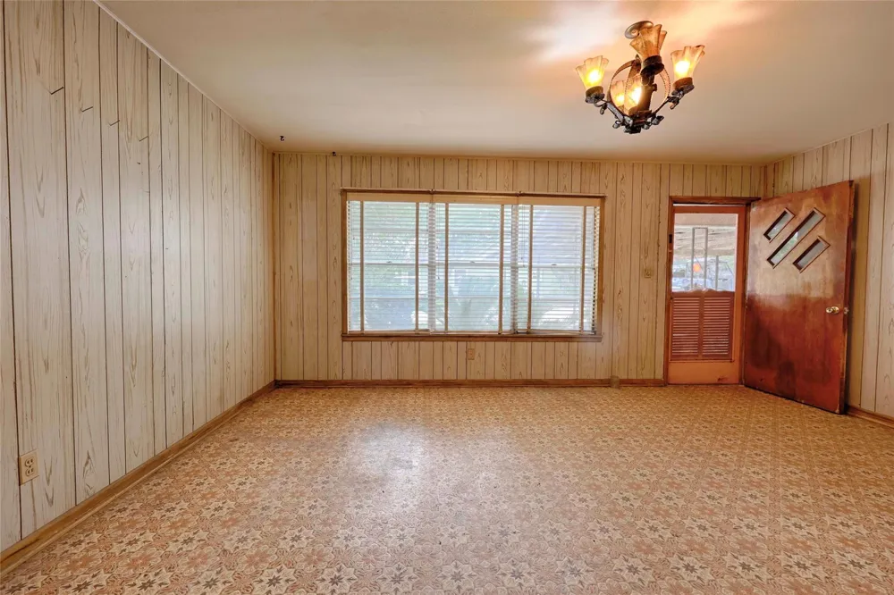200 Young Street Hallettsville, TX 77964