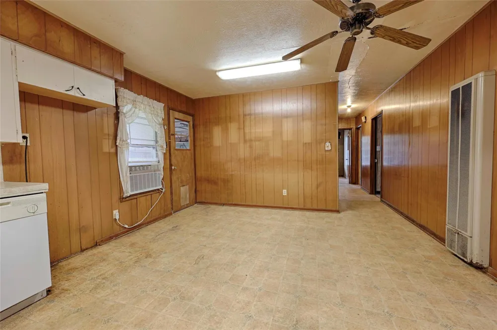 200 Young Street Hallettsville, TX 77964